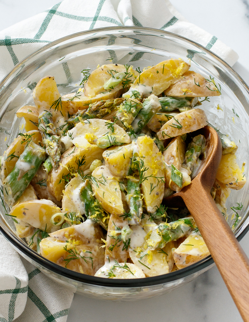 Spring Potato Salad with Asparagus and Lemon / JillHough.com Tangy with lemon, creamy with yogurt (perfect for mayo haters), and showered with fresh dill. #potatosalad #potatoes #asparagus #lemon #dill