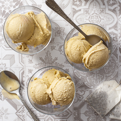 Basic Ice Cream / JillHough.com How to make homemade ice cream, including a basic recipe and variations for vanilla, mint, Earl Grey, basil, cinnamon, lavender, and more. #icecream #homemadeicecream #icecreamrecipe #chaitea #chaiteaicecream #chaiicecream
