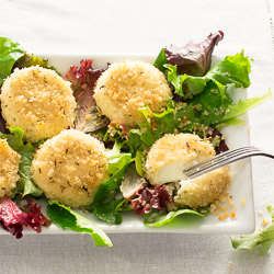 Baked Ch&egrave;vre with Herbes de Provence Breadcrumbs / JillHough.com Sliced rounds of goat cheese, coated in herbes de Provence-laced panko, then baked to toasty perfection. Served on a bed of mixed greens that have been lightly dressed with a sherry vinaigrette. #goatcheese #chevre #goatcheesesalad #bakedgoatcheese #salad