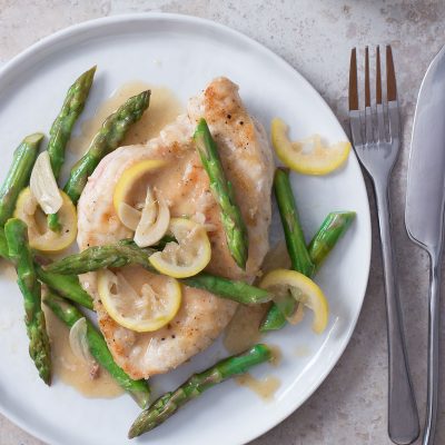 Chicken Paillards with Asparagus, Lemon, and Garlic / JillHough.com This dish featuring pounded chicken breasts is springtime in a skillet, full of light, bright flavors and colors. #chicken #asparagus #garlic #lemon #springrecipes