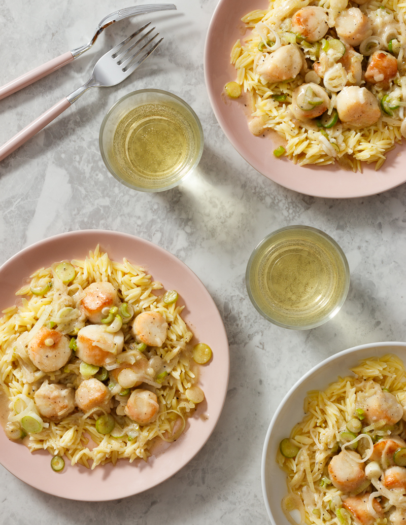 Scallop Scampi with Spring Onions and Orzo / JillHough.com A classic, deliciously indulgent combination of flavors that’s ridiculously easy to make at home. #scallops #seafood #scampi