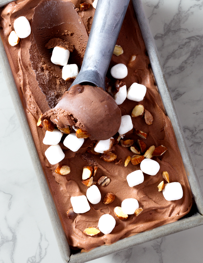 Rocky Road Ice Cream / JillHough.com A rich, creamy, melt-in-your-mouth, chocolatey-delicious Rocky Road Ice Cream, guaranteed to make those you love—including yourself—swoon. #chocolateicecream #rockyroadicecream #rockyroad #icecream