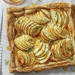 Apple, Goat Cheese, and Honey Puff Pastry Tart / JillHough.com Apples, goat cheese, honey, and a touch of rosemary—a killer combo. Plus puff pastry, a quick and easy alternative to homemade pastry. #appletart #apples #goatcheese #honey #puffpastry #apple #tart