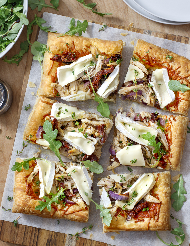 Chicken, Sundried Tomato, and Brie Puff Pastry Tart / JillHough.com Chicken, sundried tomatoes, brie, and always-elegant puff pastry make a meal that's deliciously simple and, yes, a little snazzy. #chicken #chickentart #puffpastry #sundriedtomatoes #brie #puffpastrytart
